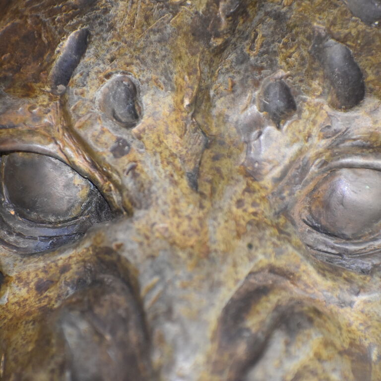 Leopard sculpture