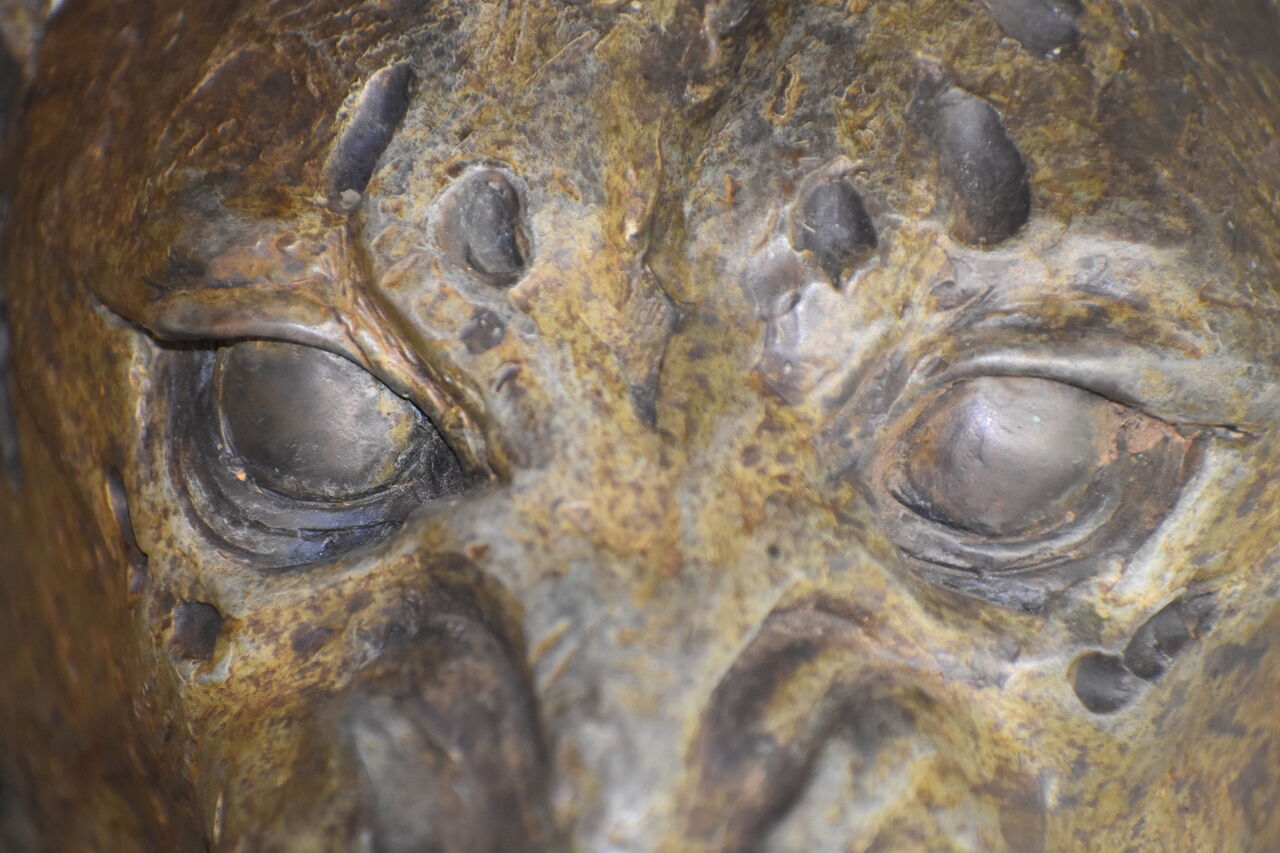 Leopard sculpture