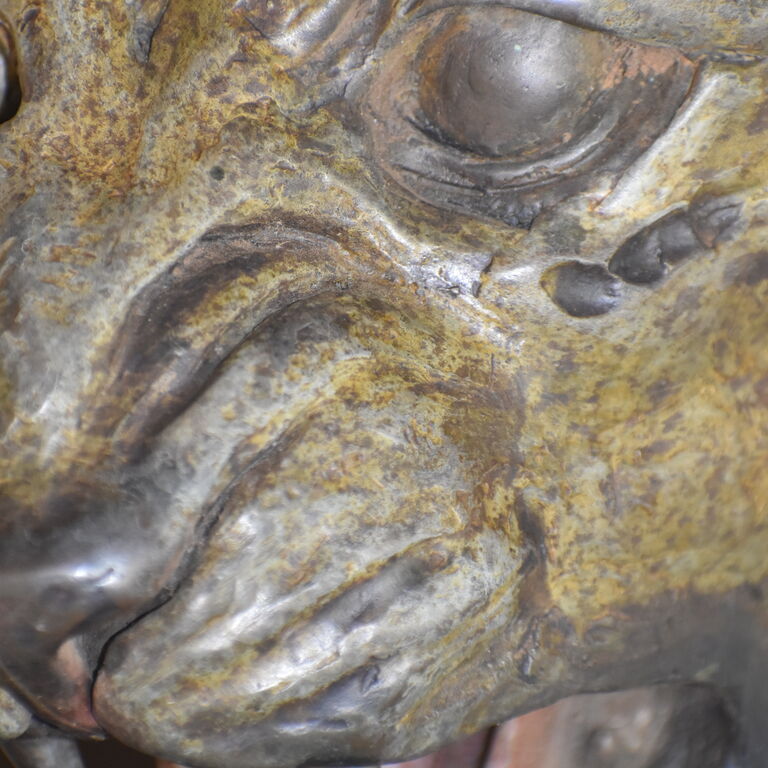Leopard sculpture