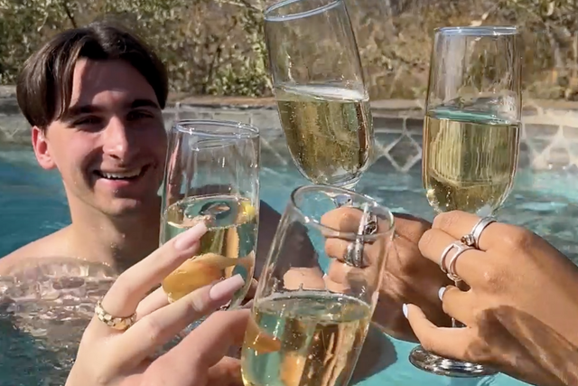 Enjoy a safari day - from sunrise to sunset!