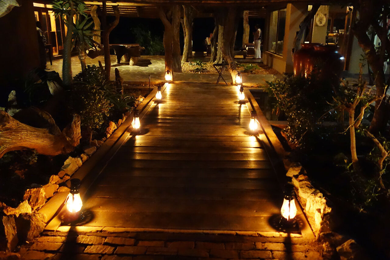 7 lanterns at entrance for evening game drive arrival